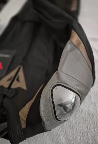 Mono Dainese AVRO 4 (Talla 48)