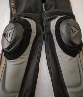 Mono Dainese AVRO 4 (Talla 48)