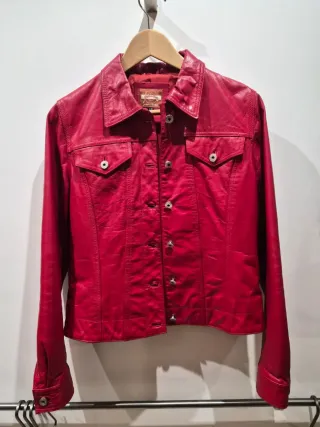 Chaqueta de cuero roja