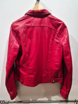 Chaqueta de cuero roja