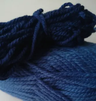 Lana azul para tejer