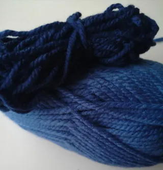 Lana azul para tejer