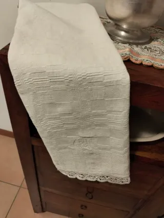 Asciugamano vintage ricamato