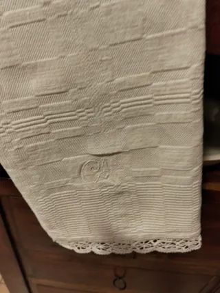 Asciugamano vintage ricamato