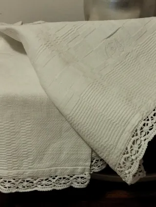 Asciugamano vintage ricamato