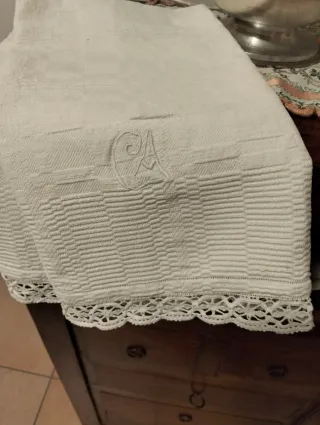 Asciugamano vintage ricamato