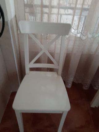 Mesa redonda extensible + 4 sillas