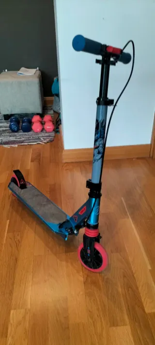 Patinete Plegable Azul y Rojo. Para niño/niña