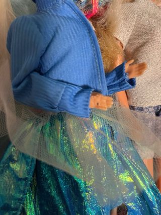 Lote de Muñecas Barbie y Ropa