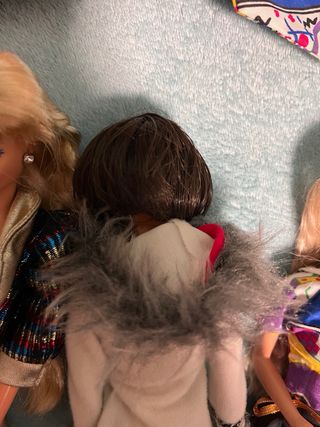 Lote de Muñecas Barbie y Ropa