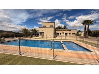 Chalet en venta en Yecla