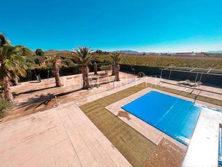 Chalet en venta en Yecla