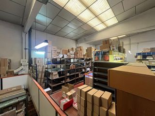 Nave industrial en venta en Adurtza - Aretxabaleta en Vitoria-Gasteiz