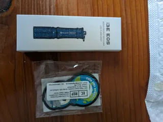 Olight i3t EOS Cielo Estrellado + Parche