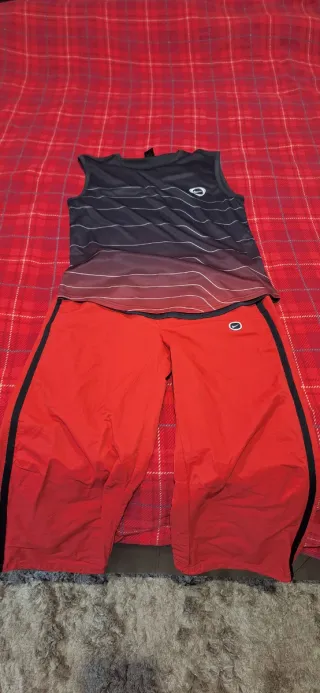 Conjunto Deportivo Nike Negro y Rojo