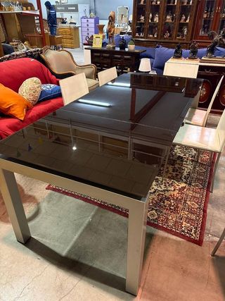 MESA EXTENSIBLE Y 6 SILLAS