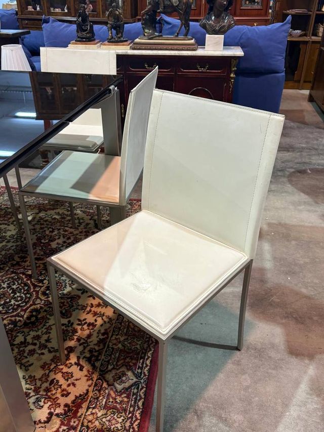 MESA EXTENSIBLE Y 6 SILLAS