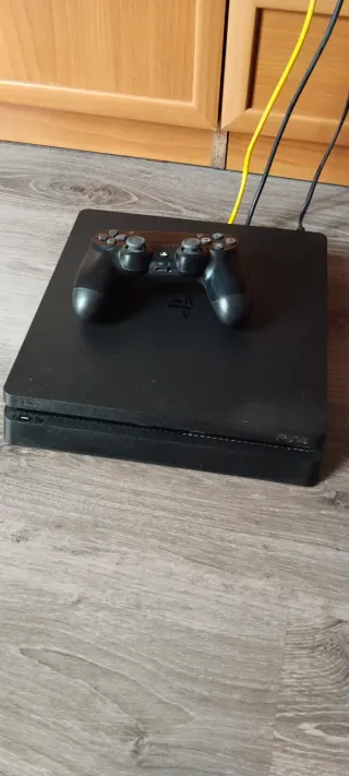 PS4 Slim Nera come nuova