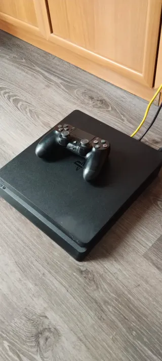 PS4 Slim Nera come nuova