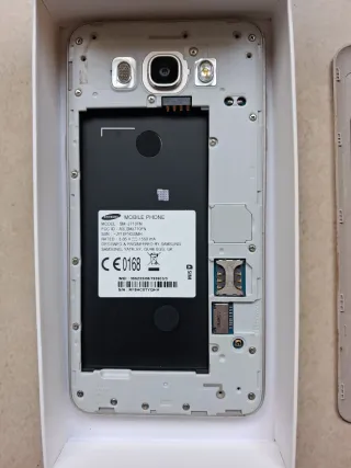 Samsung Galaxy J7 (2016) Dorato