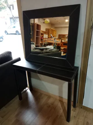 Recibidor de piel y madera