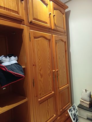 Armario de madera de pino 3 puerta y cajones