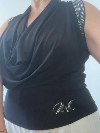Top negro con pedrería