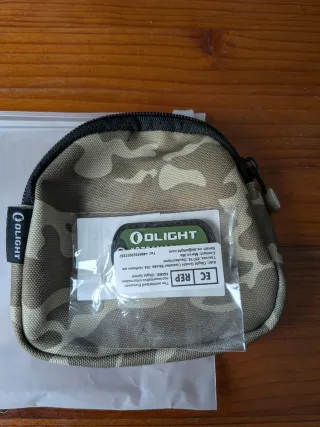 Bolso Olight camuflaje con parche