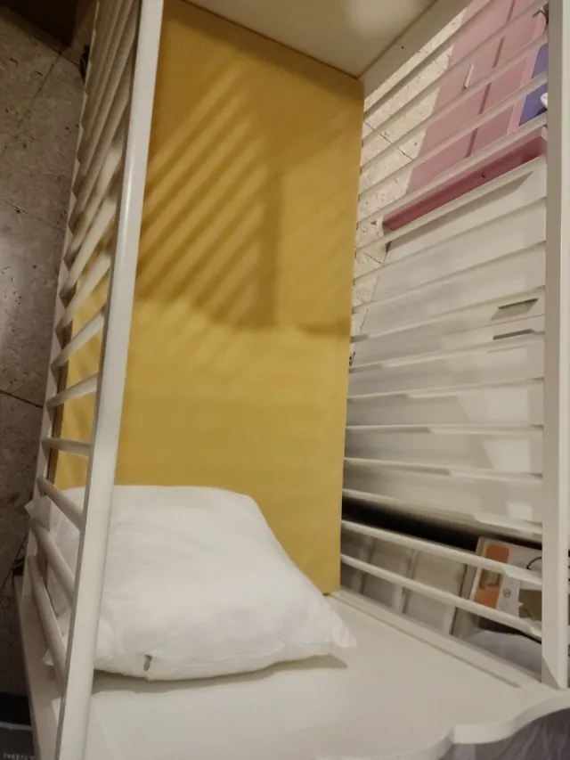 Cuna blanca para bebé