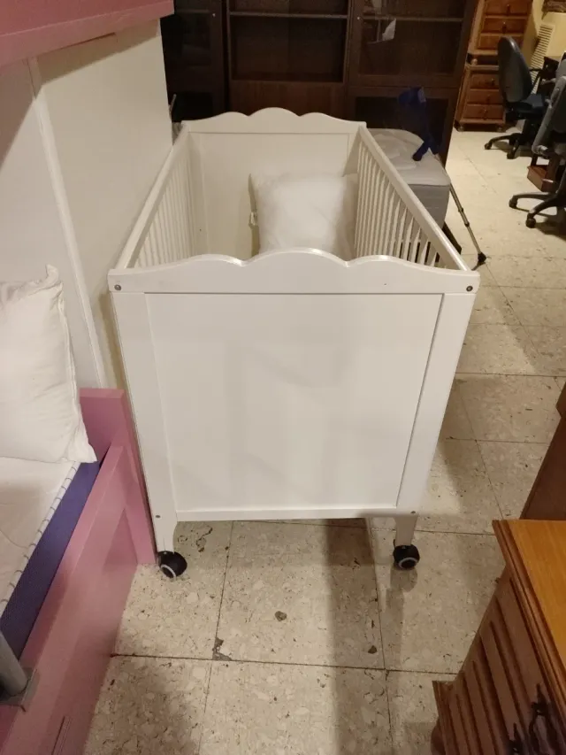 Cuna blanca para bebé