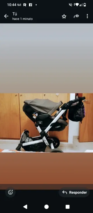 Due passeggini uguali