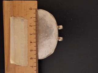 Ciondolo etnico raro con figura intarsiata