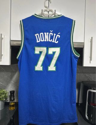 Camiseta retro NBA Luka Doncic (talla L)
