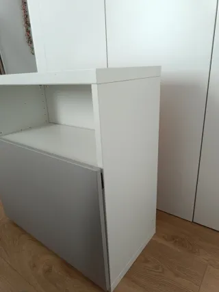 Mueble auxiliar blanco y gris Ikea