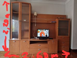 Mueble TV madera cerezo con vitrina