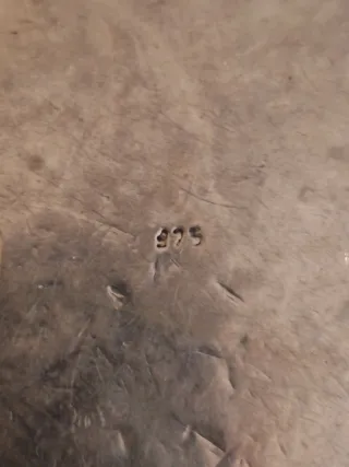 Raffinato ciondolo etnico con una figura intars