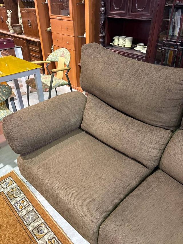 SOFÁ MODERNO MARRÓN