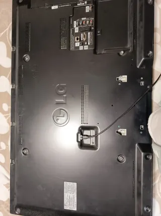 Televisión LG Negra y Plateada