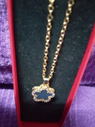 Conjunto de bisutería flor negrol y dorada