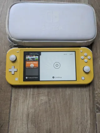 Nintendo Switch Lite Giallo con Custodia