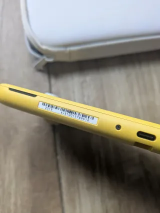 Nintendo Switch Lite Giallo con Custodia