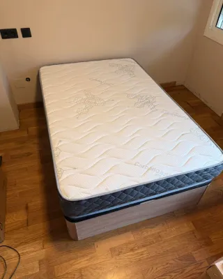 Canapés colchones mesitas cabeceros somiers