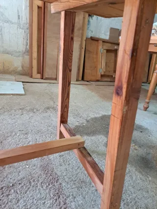 Mesa rústica de madera