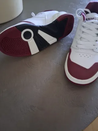 Zapatillas Lacoste Blancas y burdeos