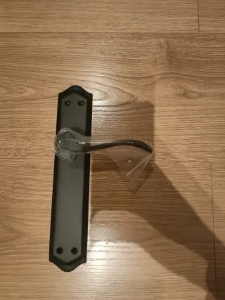 Manilla puerta negra