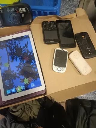 Teléfonos Samsung y Cámara Minolta