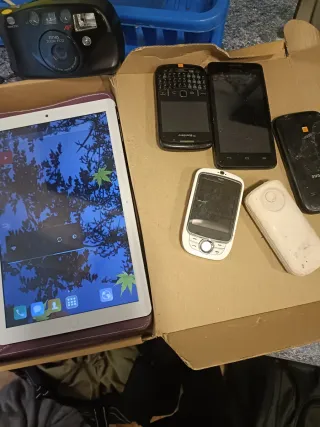 Teléfonos Samsung y Cámara Minolta