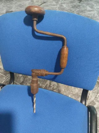 Taladro de manivela antiguo