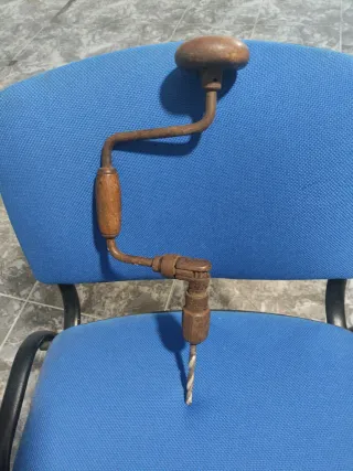 Taladro de manivela antiguo