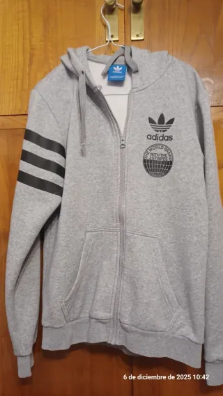 Chaqueta Adidas S y XS Negra y Gris